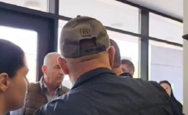 S’ka burrë nëne… Përplasje fizike mes komisionerëve në Lushnje, pezullohet votimi