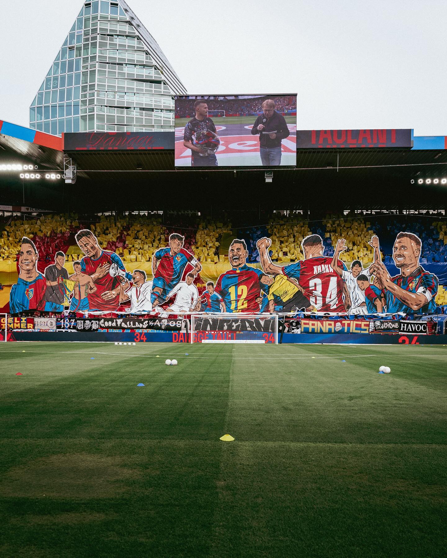 FOTO/ Spektakël në stadium, Taulant Xhaka i jep lamtumirën futbollit
