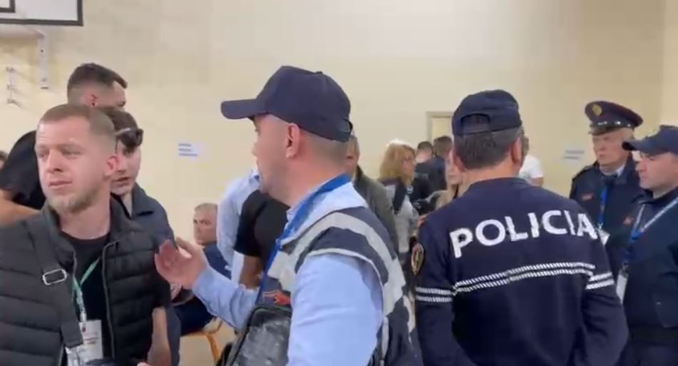 Tensione në KZAZ-në nr. 31/ Pezullohet numërimi, policia ndërhyn për të larguar vëzhguesit pas përplasjeve me numëruesit