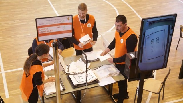 Përditësimi i fundit/ Rezultatet deri në orën 8:00, ja si ndahen mandatet deri tani