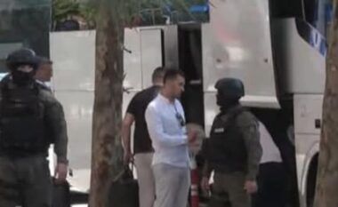 BLINDOHET RINASI/ Kombëtarja e Serbisë mbërrin nën masa të rrepta sigurie