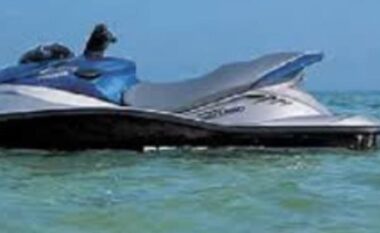 E rëndë në Durrës/ Policia Kufitare gjen 2 turistë të braktisur në det, njëri ndërroi jetë, tjetri dërgohet në spital