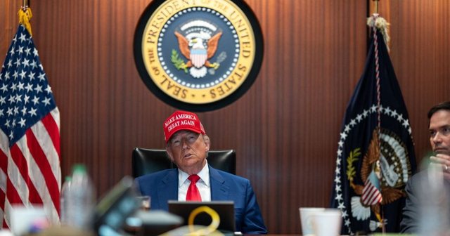 Publikohen pamje nga Dhoma e Situatave të Emergjencës në Shtëpinë e Bardhë, ja si Trump ndoqi live sulmet e SHBA ndaj Iranit