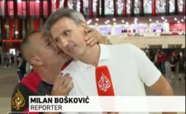 Asnjë incident në stadium, tifozi i Kombëtares puth gazetarin serb pas ndeshjes