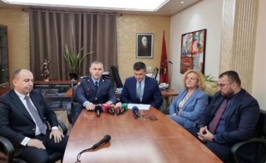 Operacioni/ Goditet grupi kriminal i trafikut të armëve në Fier, bien në pranga 4 persona