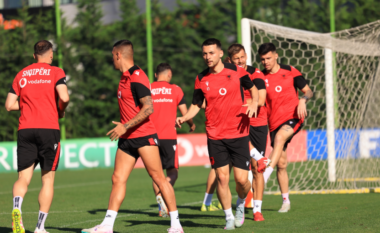 Sulmuesi kombëtares stërvitet veçmas, në dyshim për ndeshjen ndaj Serbisë