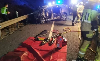 Aksident tragjik! Po tentonin të arratiseshin nga policia, por përplasen me makinën e uniformave blu, vdesin tre shqiptarët në Spanjë