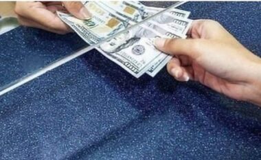Çfarë po ndodh sot me monedhat e huaja? Ja me sa po blihen dhe shiten dollari dhe euro
