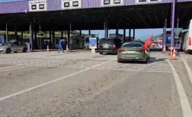 Pushues dhe tifozë të kombëtares, fluks i madh kalimesh në pikën kufitare të Morinës