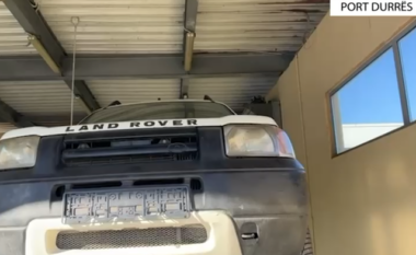 Porti i Durrësit/ Kapet ‘Land Roveri’ me sende të paligjshme, shpallet në kërkim poseduesi kosovar