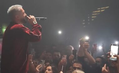 VIDEO/ “Jam duke vuajtur, fort bile” – Gjesti befason me deklaratën e tij para audiencës në koncert