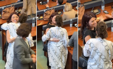 Përqafime e buzëqeshje në Kuvend – Adriana Matoshi dhe Edona Llalloshi shkëmbejnë momente miqësore në seancë