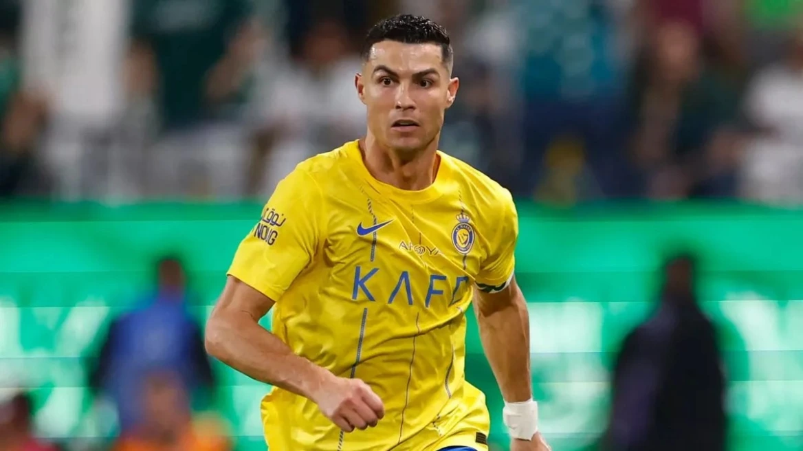 Pse Cristiano Ronaldo vendos manikyr të zi në gishtat e këmbëve?