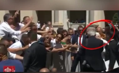 VIDEO/ Papa Leo XIV goditet gjatë takimit në ‘San Damas’