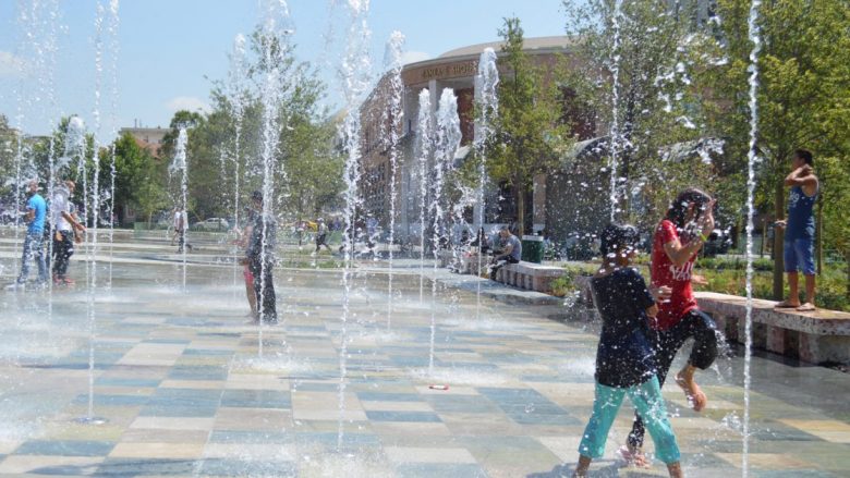 Temperaturat e larta përfshijnë vendin, Ministria e Shëndetësisë apel qytetarëve: Ja këshillat për të përballuar vapën
