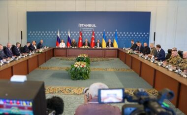 Përfundon takimi trepalësh Turqi-Ukrainë-Rusi, palët thonë se “rezultati nuk ishte negativ”