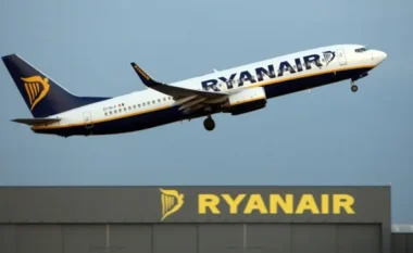 Panik në ajër! Avioni drejt Milanos goditet nga turbulencat, raportohet për tetë persona të plagosur
