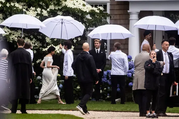 Dasma e Alex Soros  Nga vëllai i dhëndrit  Hillary Clinton e deri tek Edi Rama ja kush mbajti fjalime urimesh në ceremoni