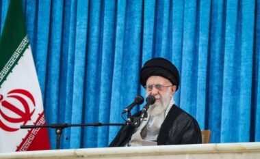 Khamenei nuk pranon thirrjen për tu dorëzuar/ Paralajmëron “dëme të pariparueshme” nëse SHBA-ja përfshihet
