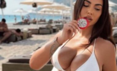 FOTO/ Alesia Bami rrëmben vëmendjen në rrjet, shkëlqen me format e saj me bikini