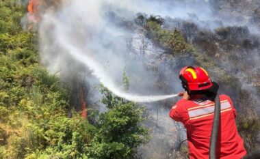 Flakët përpijnë terrenin malor, Emergjencat Civile: Dy vatra ende rrezikojnë në Veri dhe Jug