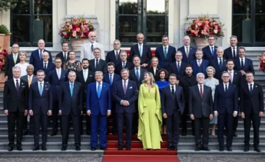 FOTO/Nga Rama me look-un e veçantë te Zelenskyy me kostum dhe Macron-i gentleman, pamje nga takimet e liderëve me familjen mbretërore holandeze