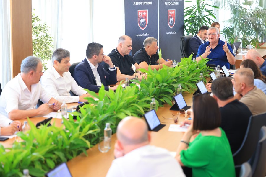 Mblidhet Komiteti Ekzekutiv i FSHF, miratohet ndërtimi i dy fushave të reja
