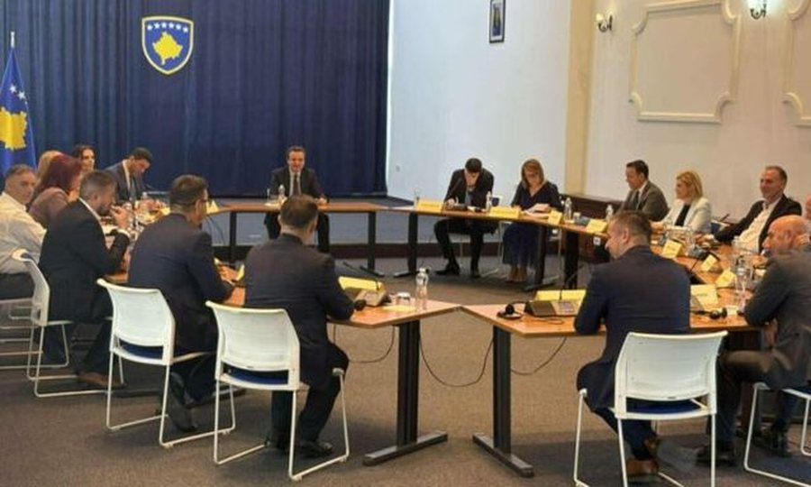 Konstituimi i Kuvendit të Kosovës, dështon takimi me partitë politikë i thirrur nga Albin Kurti! Abdixhiku: Ishte një “farsë publike”