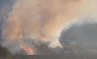 Zjarr pranë vendgrumbullimit të mbetjeve në Nartë të Vlorës, zjarrfikëset në vendin e ngjarjes