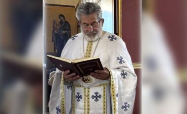 U rrëzua nga çatia e kishës në Korçë, ndërron jetë në spital prifti Kristaq Viso