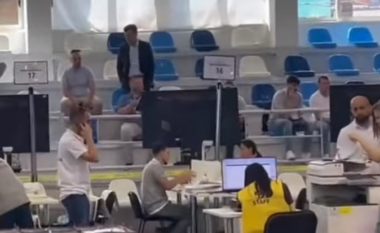 Zgjedhjet e 11 majit/ Hapen kutitë e votimit në Tiranë, rezultati i parë nga rinumërimi në 7 QV