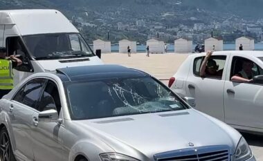 Aksident në urën mbi lumin Drin në Kukës, përplasen tre automjete
