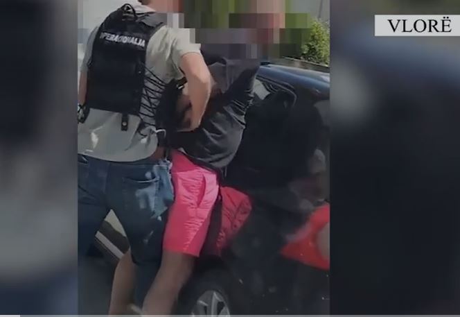 Merrte para për favorizimin e një subjekti privat, arrestohet punonjësi i OSSH-së në Vlorë