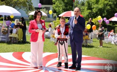 “Kam në zemër shqiptarinë”/ Presidenti Begaj dhe Zonja e Parë festojnë 1 Qershorin me fëmijë nga të gjitha trevat shqiptare
