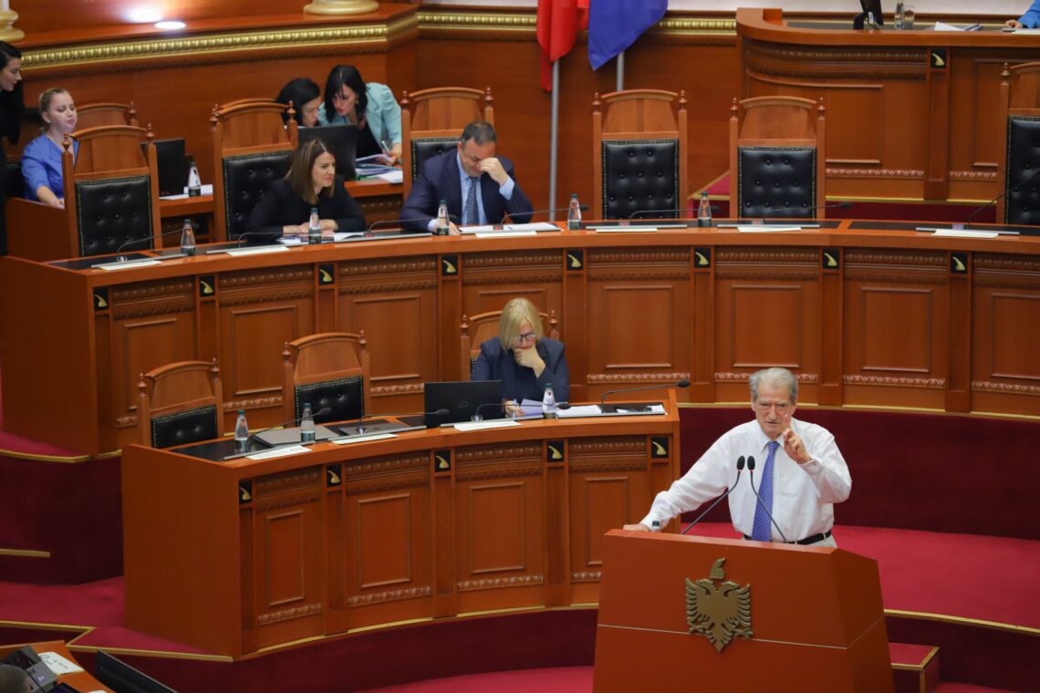 Seanca plenare/ Berisha: Troplinët e paguan 10 milion euro emërimin e ministrit të Brendshëm