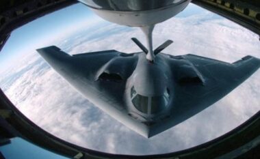 CNN: Avionët B-2 hodhën 12 bomba të rënda mbi impiantin bërthamor Fordow
