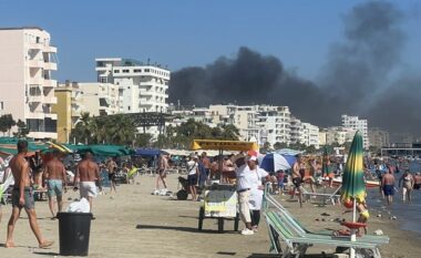 VIDEO/ Panik në Durrës! Zjarr masiv në tregun ambulant, dëmtohen disa biznese