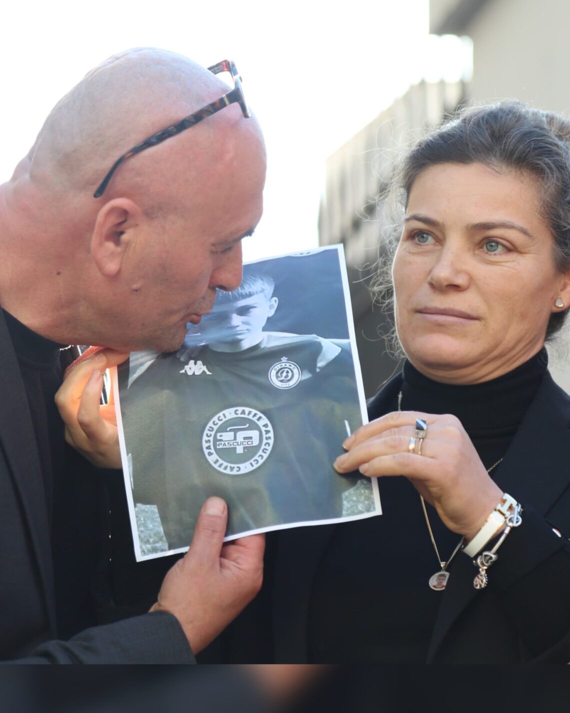 Nëna e Martin Canit mes lotësh: Familja e autorit s’na ka kërkuar falje, kam humbur sensin e jetës