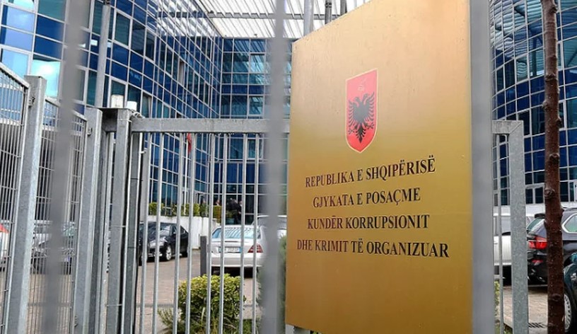 Mashtrim përmes Call Center-ave/ Dënohen me burg 2 persona, konfiskohen pasuri dhe llogari bankare
