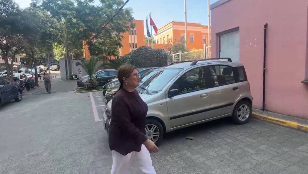 Kryebashkiakja e Roskovecit, Majlinda Bufi paraqitet në SPAK