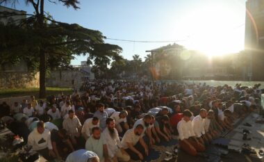Besimtarët myslimanë festojnë Kurban Bajramin