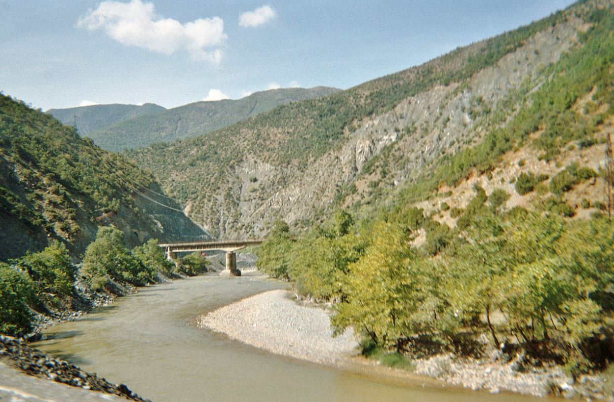 Ngjarje e rëndë, 6-vjeçari mbytet në lumin Shkumbin