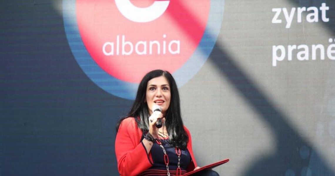 Gjendja civile në kolaps/ Mirlinda Karçanaj e AKSHI-t lë qytetarët pa pasaporta dhe pa martuar