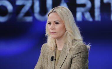 Arroganca e zonjës Ristani dhe dëshira e zyrtarëve për një gazetari pa standarde