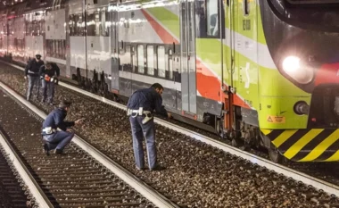 E rëndë në Itali/ 19-vjeçari shqiptar humb jetën pasi u përplas nga treni, tragjedia ndodhi para syve të miqve