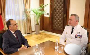 Presidenti Begaj pret Admiralin e Komandës së Transformimit të NATO-s, thekson angazhimin e Shqipërisë për sigurinë dhe modernizimin e Aleancës