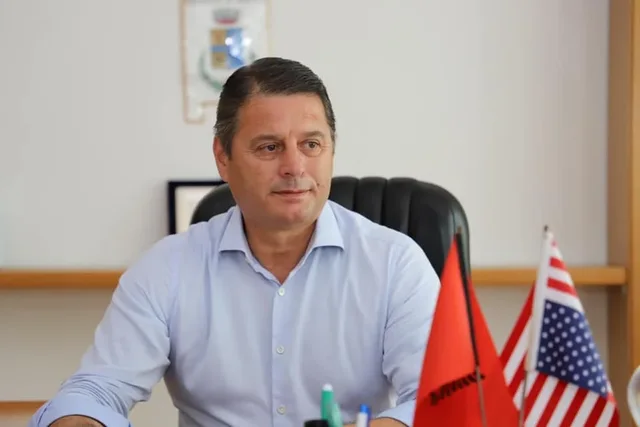 “Në Tiranë, lokali i parë që u çmontua ishte i vëllait tim!” Hapësirat publike, Kryebashkiaku i Lezhës: Aksioni në Theth mund të kryhej pas sezonit turistik