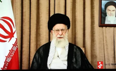 VIDEO/ Shfaqja e parë publike e Ajatollah Ali Khameneit që nga fillimi i luftës me Izraelin