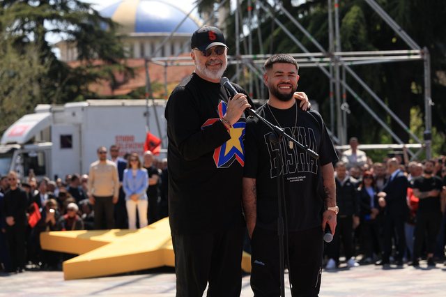 “Kërkohet masa e paraburgimit për Noizy-n”/ Media zvicerane: Reperi performoi me kryeministrin Rama gjatë fushatës zgjedhore