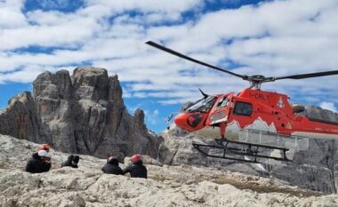 Qindra alpinistë dhe turistë evakuohen pas rrëshqitjeve të shkëmbinjve në malin Dolomitet Brenta në Itali